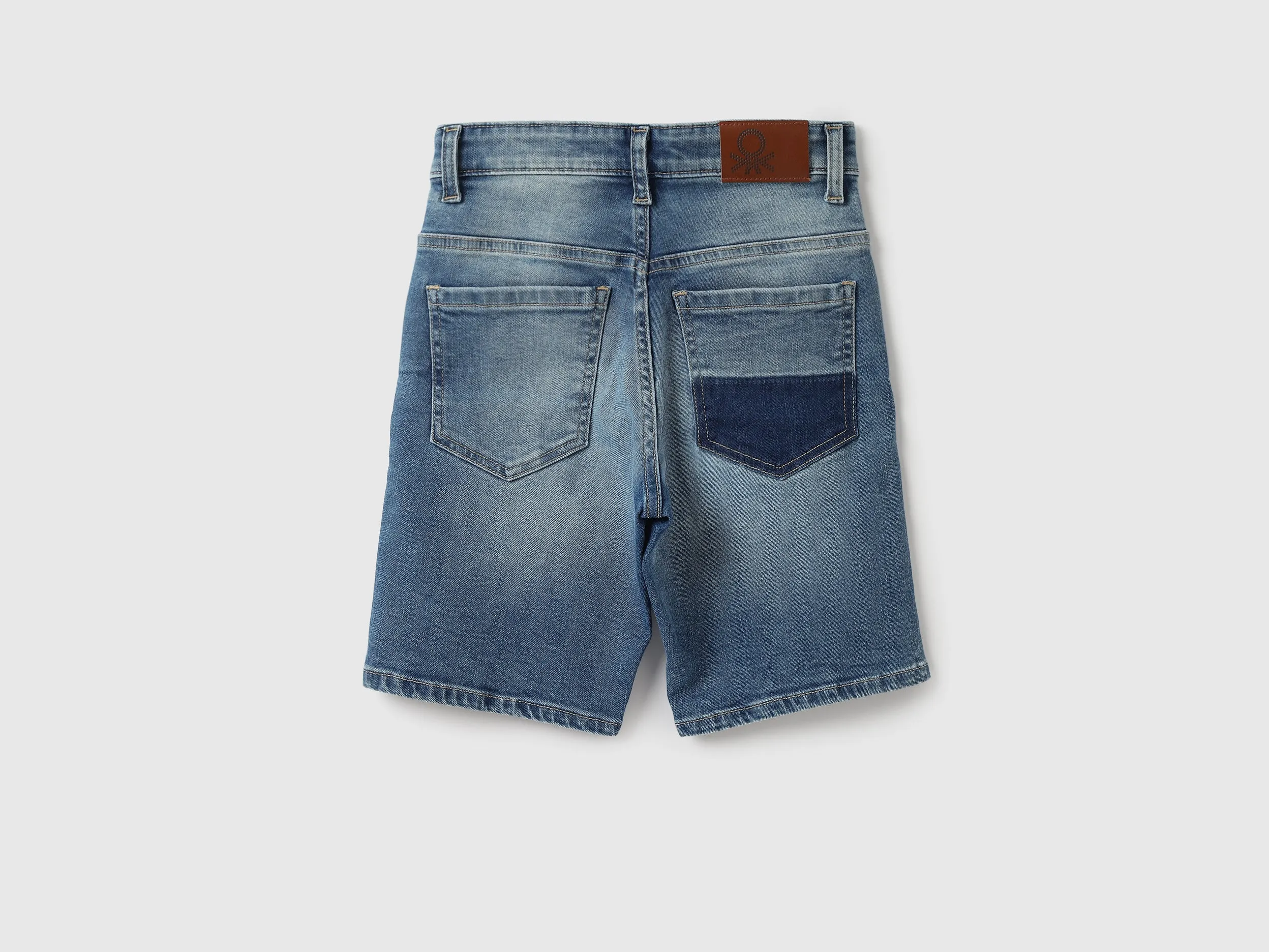 Boys Color Blocked Regular Fit Shorts